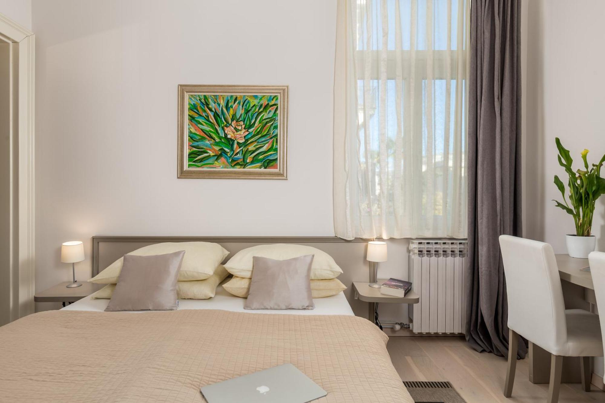 Villa Sokol Apartments Opatija center Kamer foto